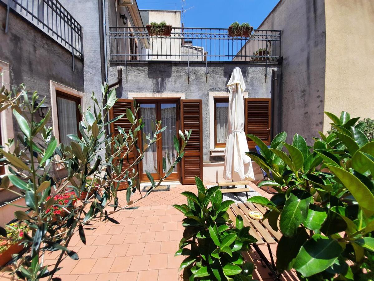 Il Borghetto Di San Giuseppe Etnarooms&Apartments Nicolosi Exterior photo