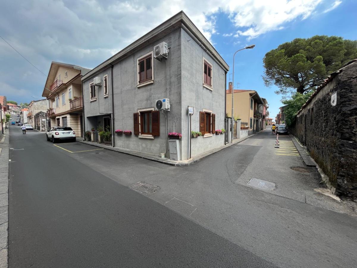 Il Borghetto Di San Giuseppe Etnarooms&Apartments Nicolosi Exterior photo